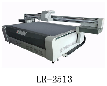 LR-2513通常我們也稱為萬能打印機，他是根據國際標準尺寸而來，加上這種uv機器不收材質約束，差不多什么都可以打印，通常我們也稱之為萬能打印機